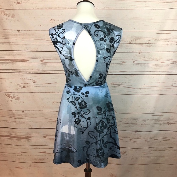 Disney Alice in Wonderland Open Back Flare Dress - Picture 7 of 10